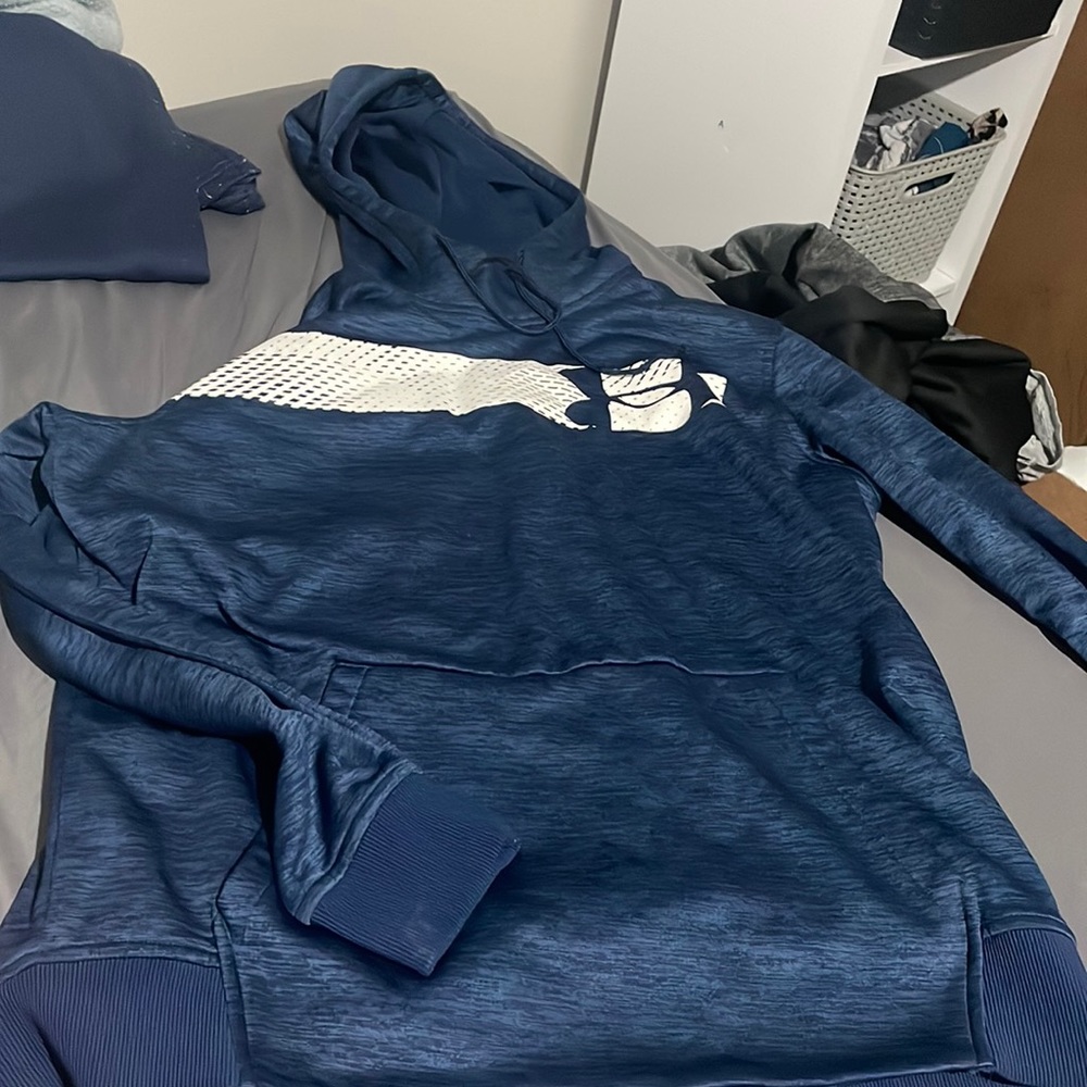 Men’s under armour sweatshirt size large good condtion